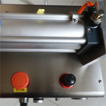 氣動大劑量液體灌裝機(jī)細(xì)節(jié)圖