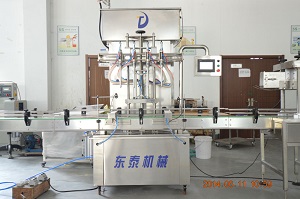 四頭全自動(dòng)食用油灌裝線細(xì)節(jié)圖